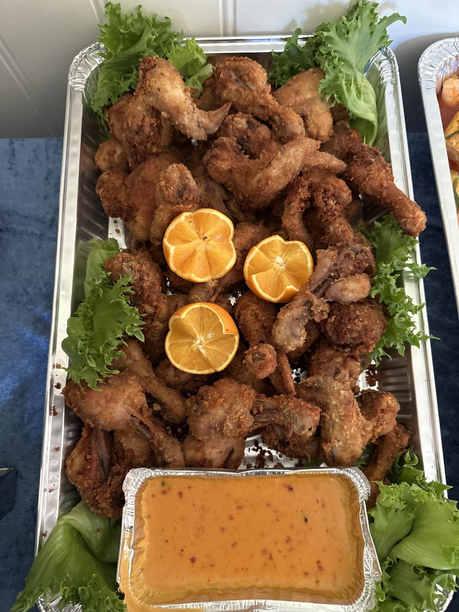 Filippinsk friterkt kylling med saus